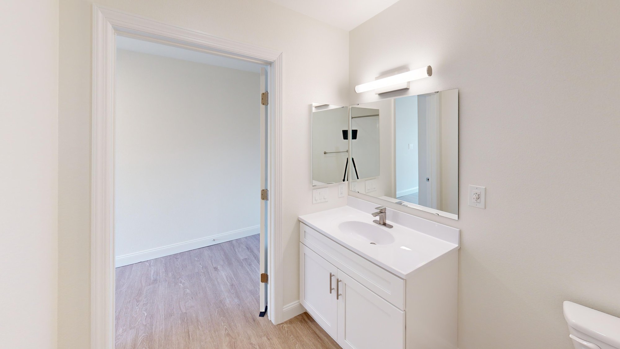 Bethel-Park-IL-Studio-325-sqft-Bathroom 1